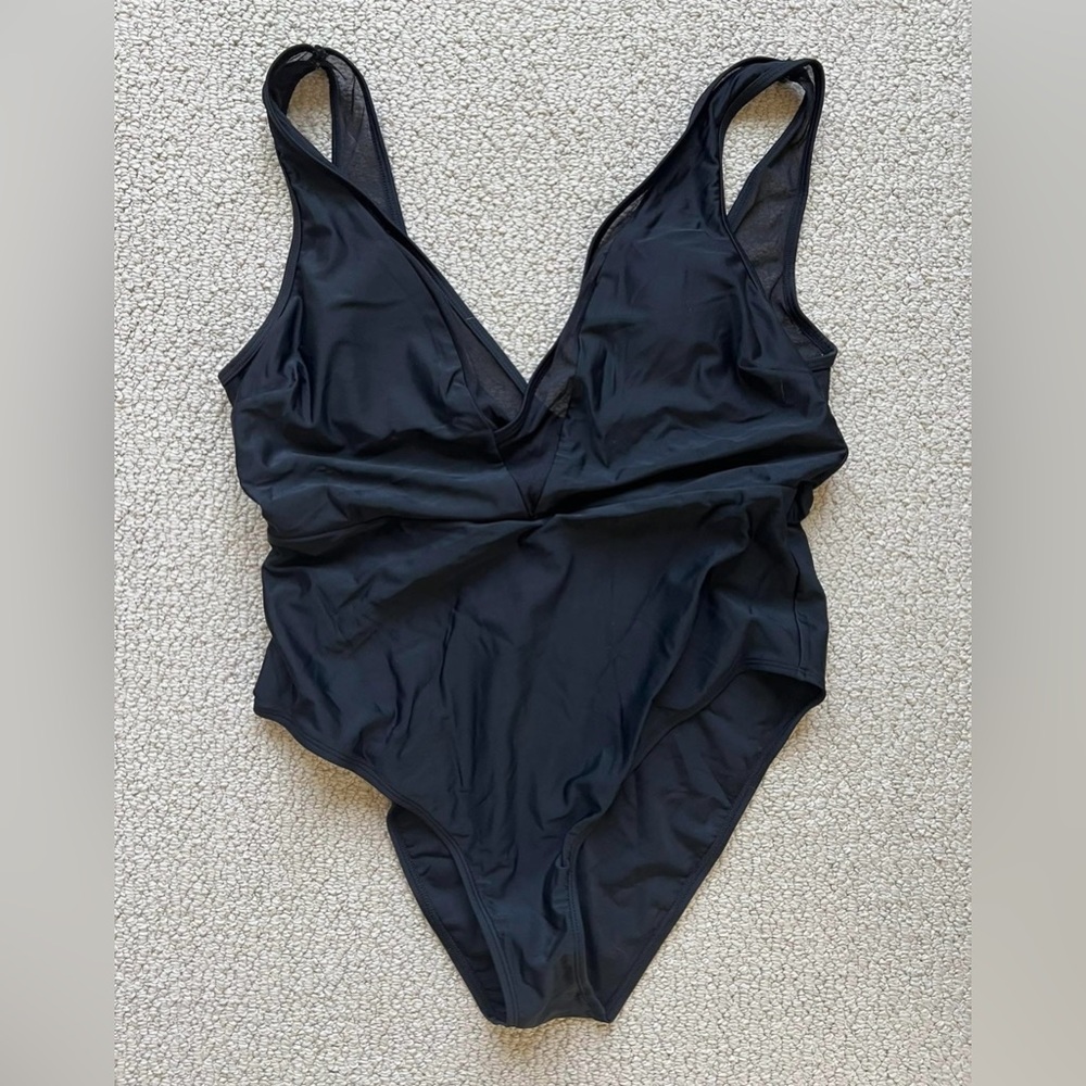 Cupshe Black Crisscross V-Back Swimsuit